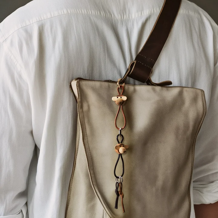 Kay Bojesen - Monkey sleutelhanger, geolied teak / geolied limba / zilver / zwart leer