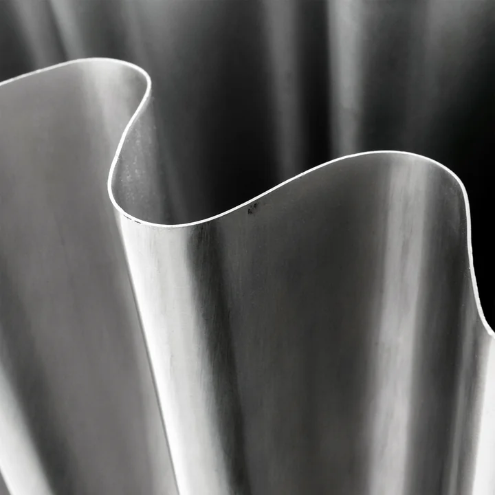 House Doctor - Flood Vaas, H 30 cm, geborsteld zilveren afwerking