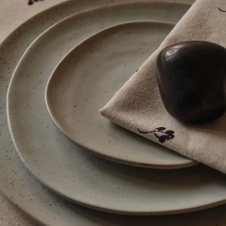 Ferm Living - Baies Servet, naturel / dark chocolate