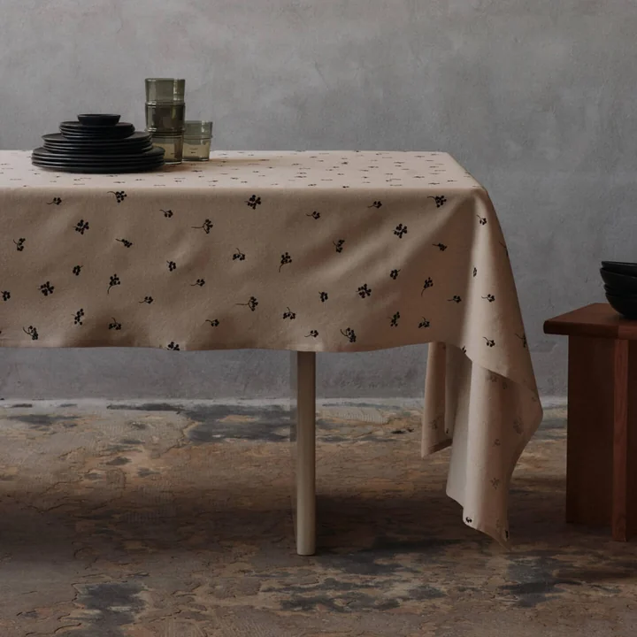 Ferm Living - Baies tafelkleed, 240 x 150 cm, natuur / dark chocolate