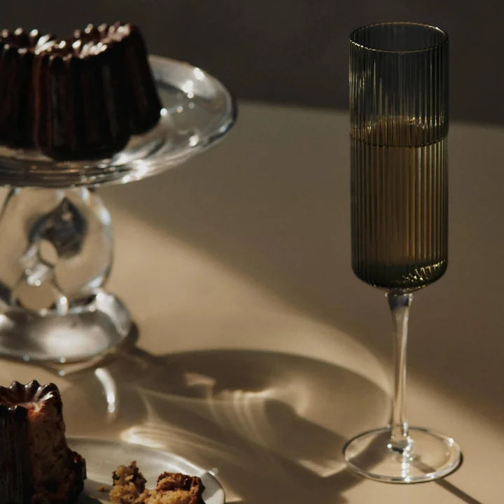 Ferm Living - Ripple Champagneglas, grijs gerookt