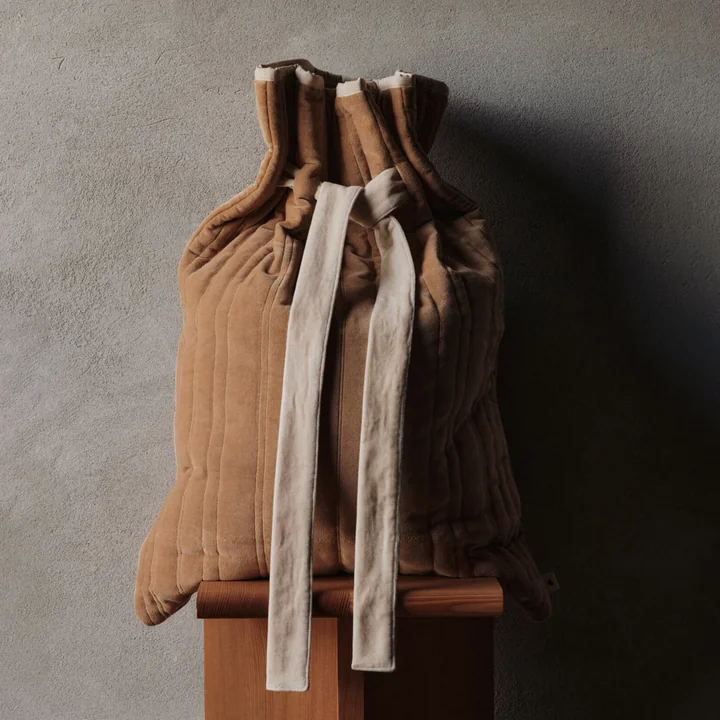 Ferm Living - Vari Geschenktas, bruin (fluweel)