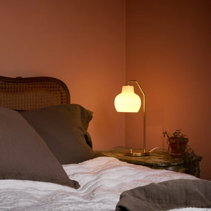 Louis Poulsen - VL Ring Crown tafellamp, messing / opaal