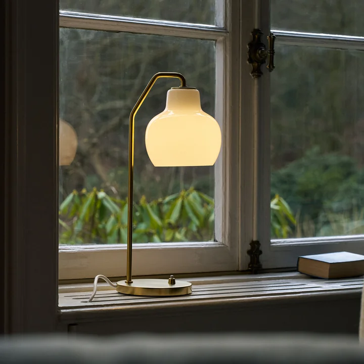 Louis Poulsen - VL Ring Crown tafellamp, messing / opaal