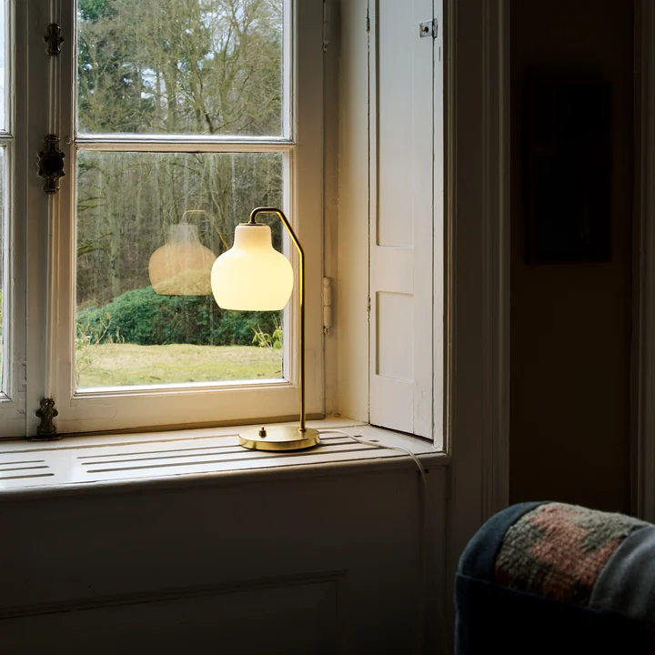 Louis Poulsen - VL Ring Crown tafellamp, messing / opaal