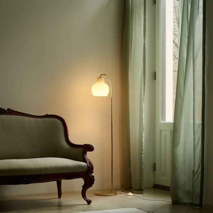 Louis Poulsen - VL Ring Crown tafellamp & Vloerlamp, messing / opaal