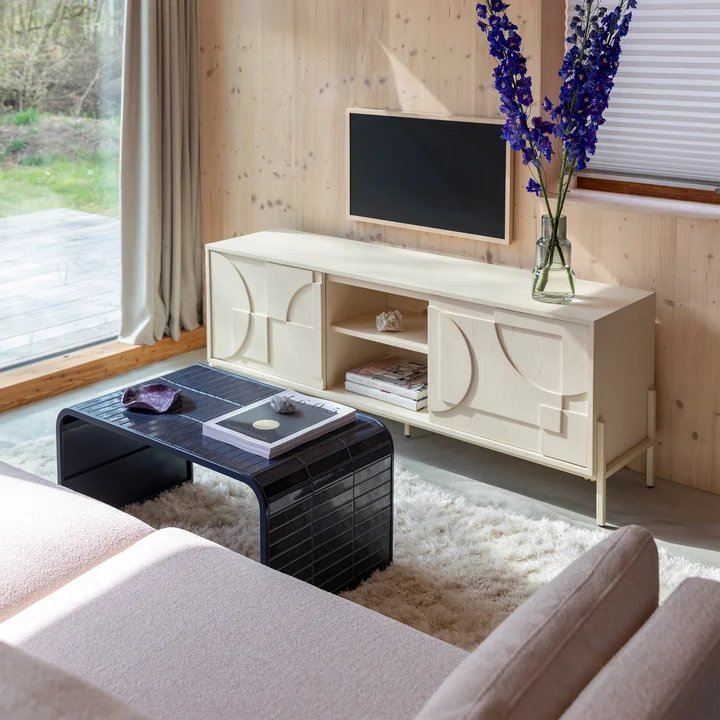 Zuiver - Tegels salontafel, blauw en Faces dressoir, beige