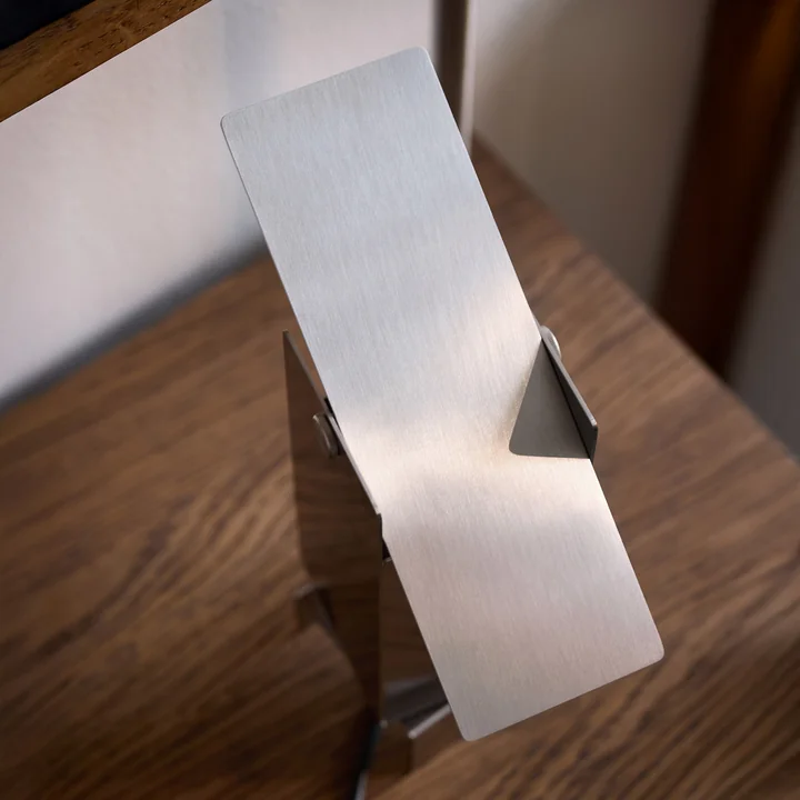 Moebe - Zwenkbare tafellamp, roestvrij staal