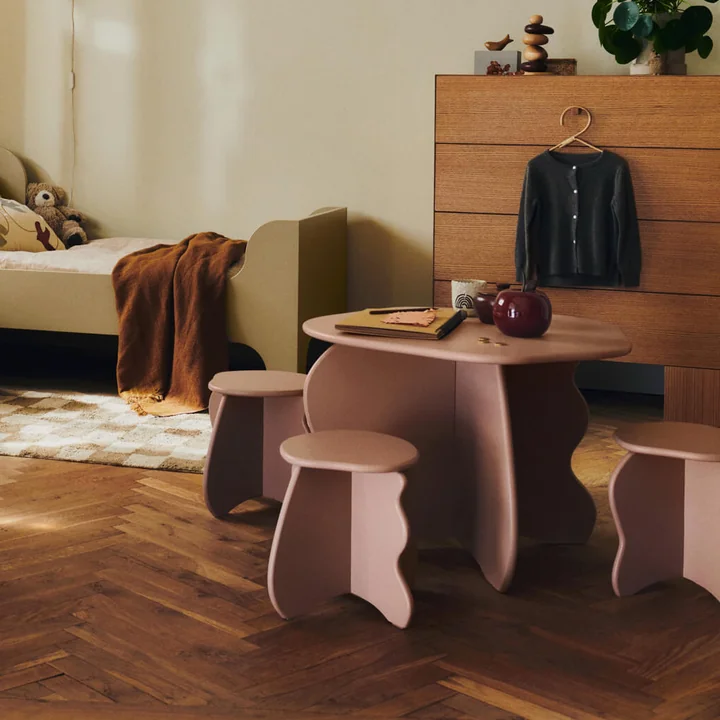 Ferm Living - Slope Kindertafel en kruk, roze