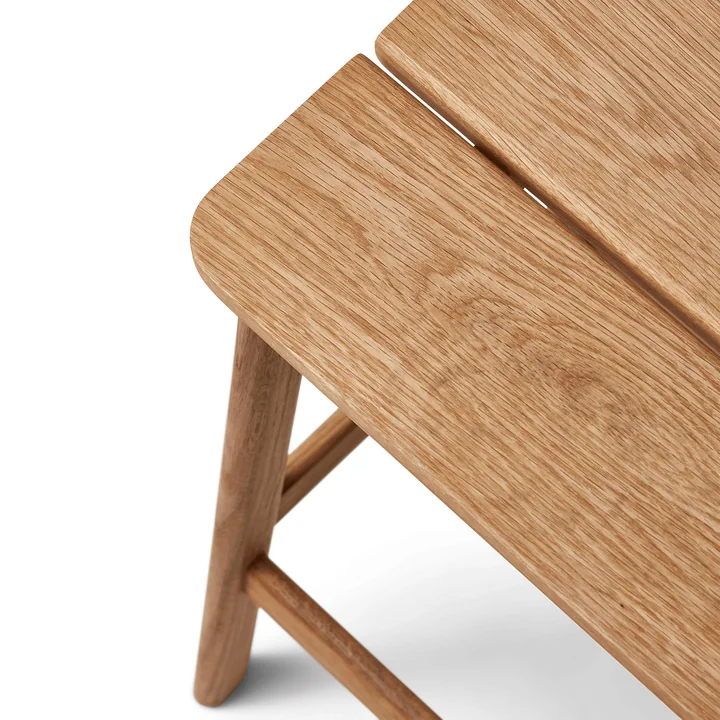 Form & Refine - Angle Barkruk H 65 cm, geolied eiken
