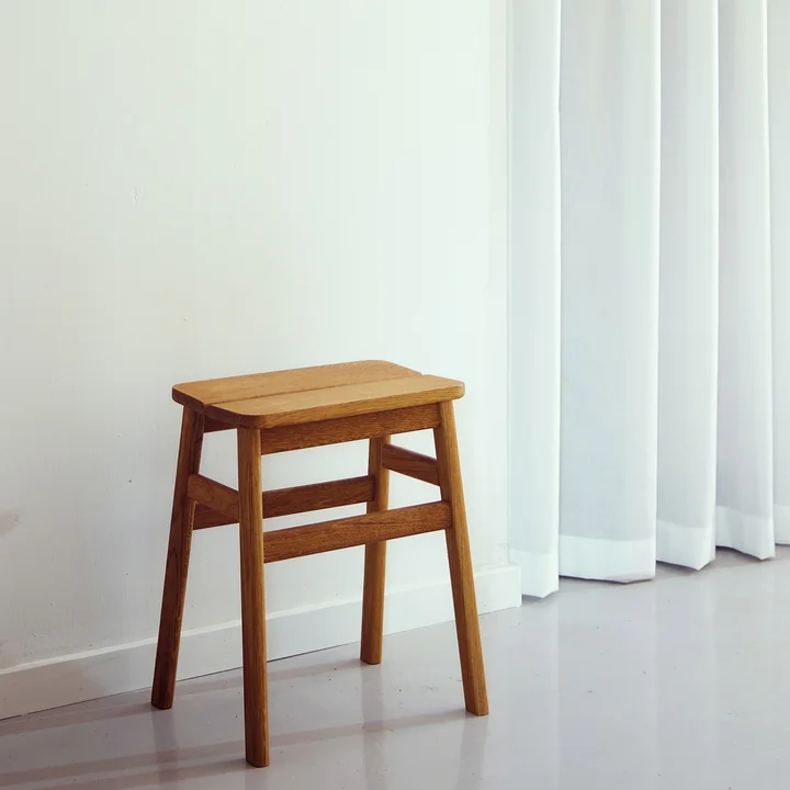 Form & Refine - Angle Standard Kruk, geolied eiken