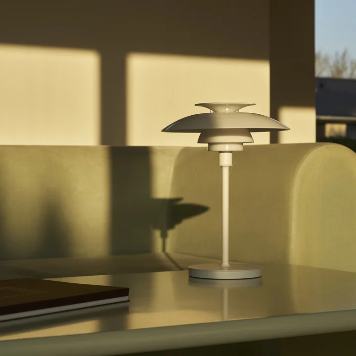 Louis Poulsen - PH80 Draagbare oplaadbare LED tafellamp, opaal wit / wit