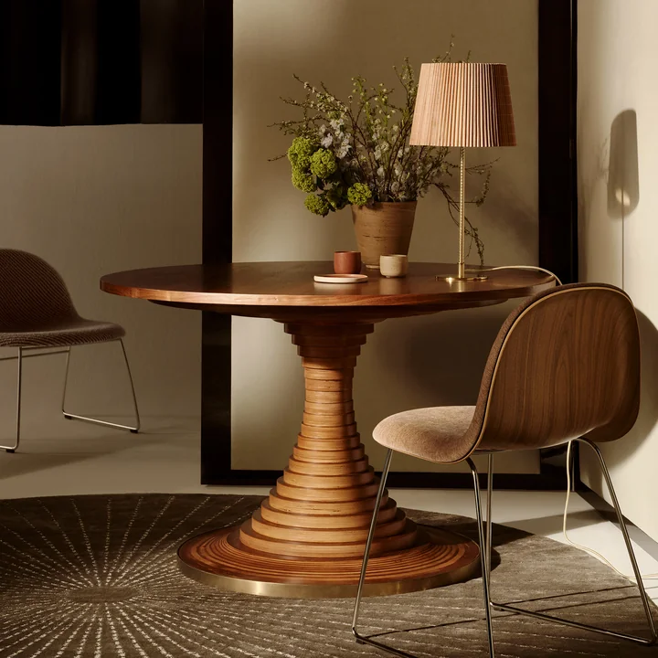 Gubi - Tavolo a Dischi Eettafel, Amerikaans notenhout