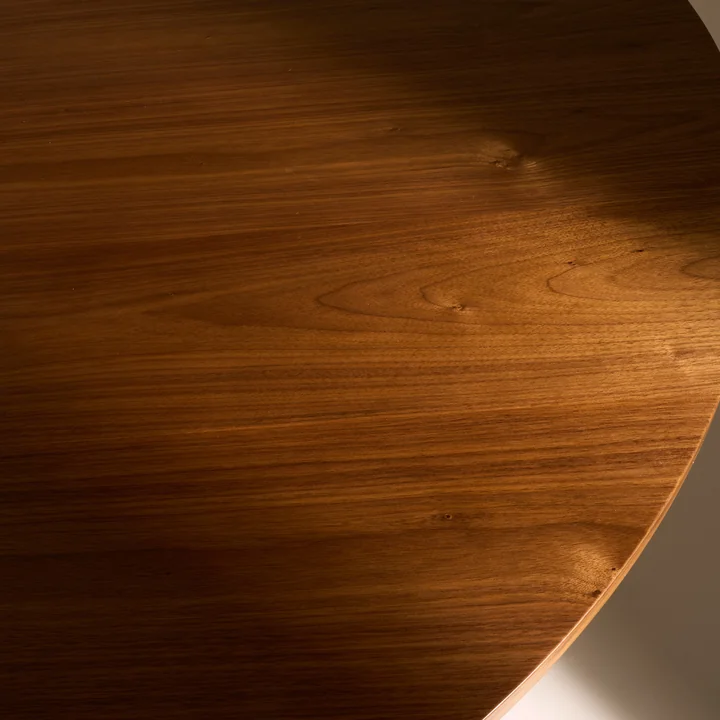 Gubi - Tavolo a Dischi Eettafel, Amerikaans notenhout