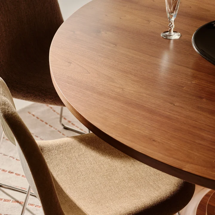 Gubi - Tavolo a Dischi Eettafel, Amerikaans notenhout