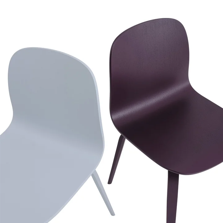 Muuto - Visu Stoel, lichtblauw en dark plum