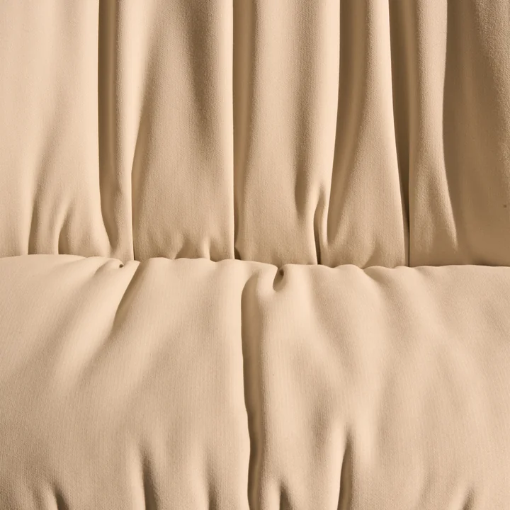 Gubi - Beetle Zachte Stoel, volledig bekleed, zwart chroom / Reales (001)