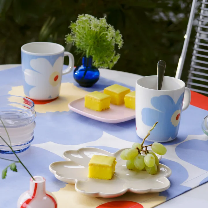 Marimekko - Oiva Juhla Unikko Mok met handvat, 250 ml, wit / lt.blauw / oranjerood (set van 2)