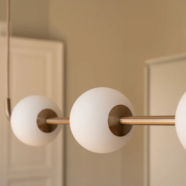 Umage - Audrey Lineaire LED hanglamp, messing / opaal