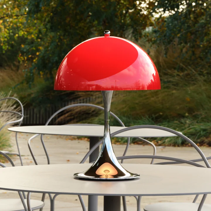 Louis Poulsen - Panthella 250 Draagbare V3 Oplaadbare LED tafellamp, chroom / origineel opaalrood