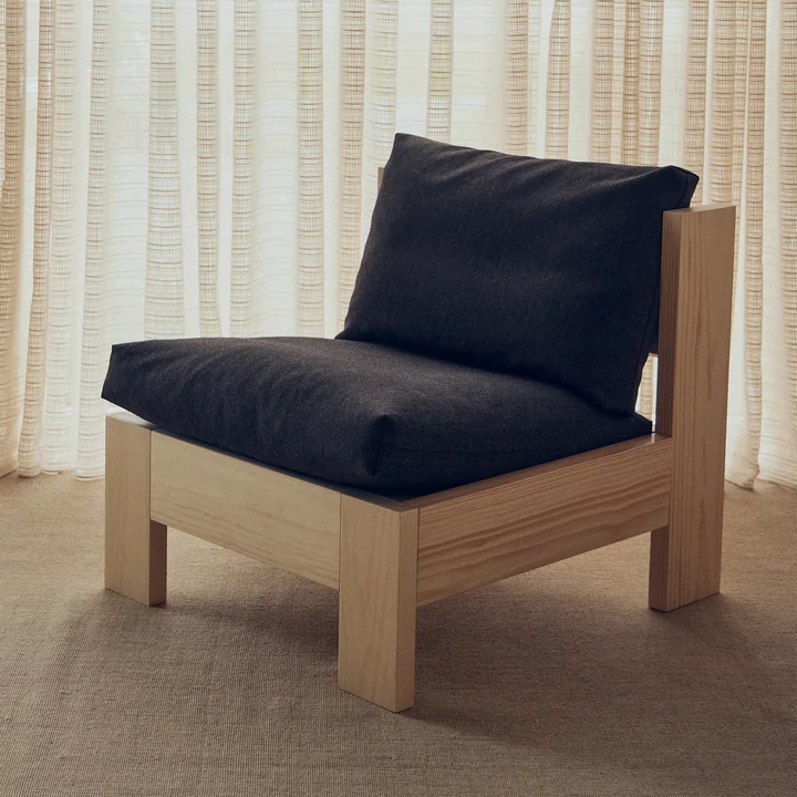 Form & Refine - Icon Loungestoel, mat gelakt grenen