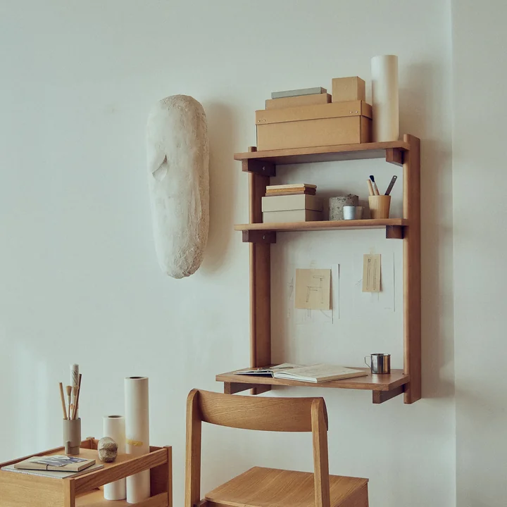 Form & Refine - Beam 3 secretaire voor wandmontage, 60 x 90,5 cm, mat gelakt grenen, diepbruin