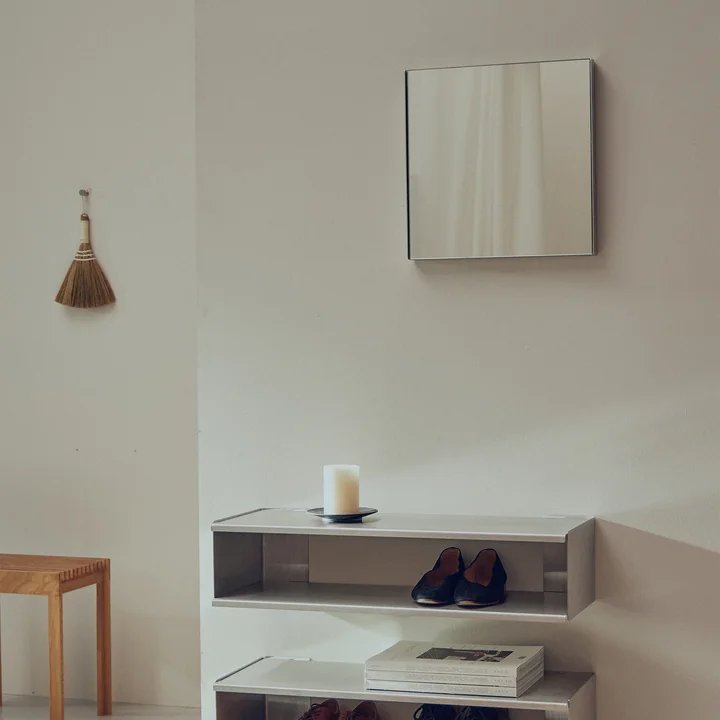 Form & Refine - Tapse wandspiegel, 40 x 40 cm, geborsteld roestvrij staal