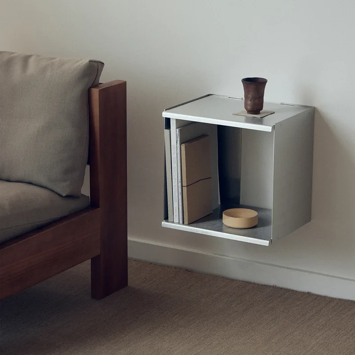 Form & Refine - Tapse wandplank, Cube, 34 x 35 cm, geborsteld roestvrij staal