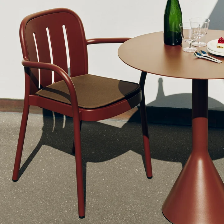 HAY - Deville Fauteuil met zitkussen, buiten, ijzerrood