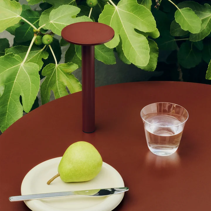 HAY - Host Draagbare LED tafellamp 220, ijzerrood