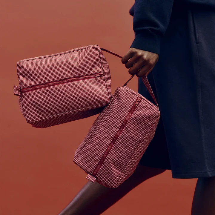 HAY - Grid Wash Bag M, bordeaux