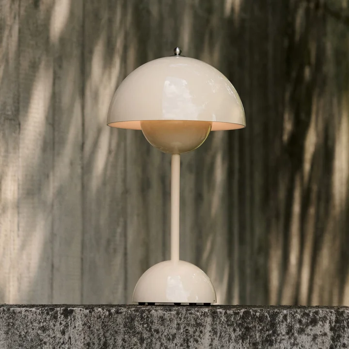 & Tradition - Flowerpot Oplaadbare tafellamp VP9 met magnetische oplaadkabel, ivoor