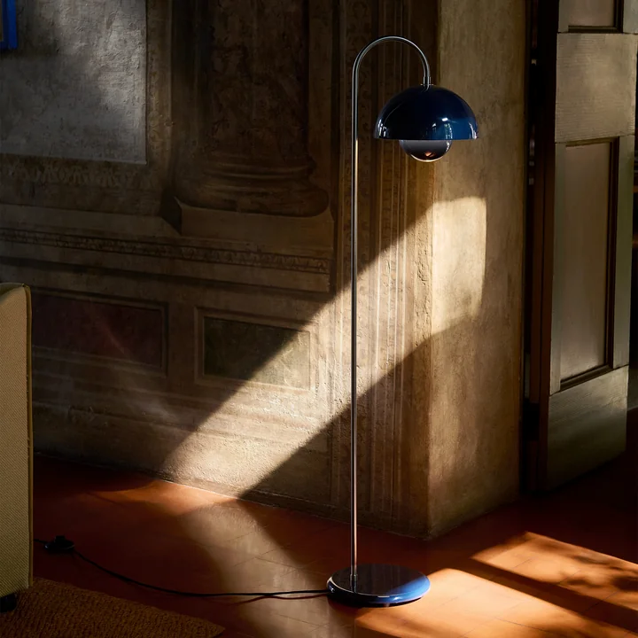 & Tradition - FlowerPot Vloerlamp VP12, staalblauw