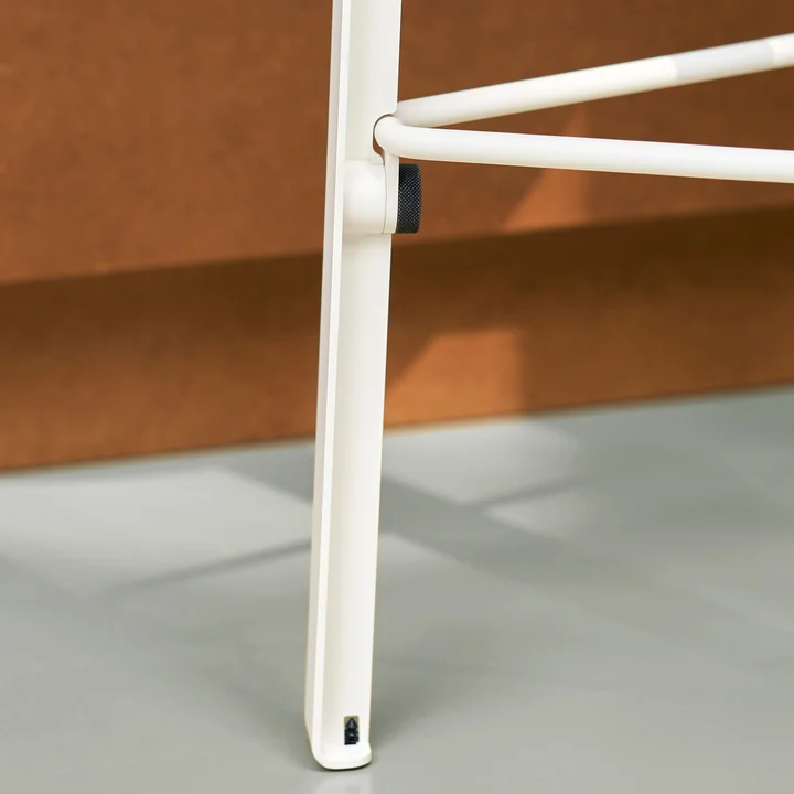 Tiptoe - Lou Barkruk