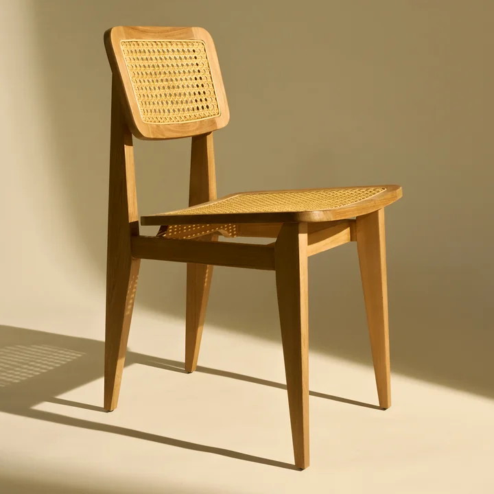 Gubi - C-Chair Outdoor Stoel, teak / Frans riet