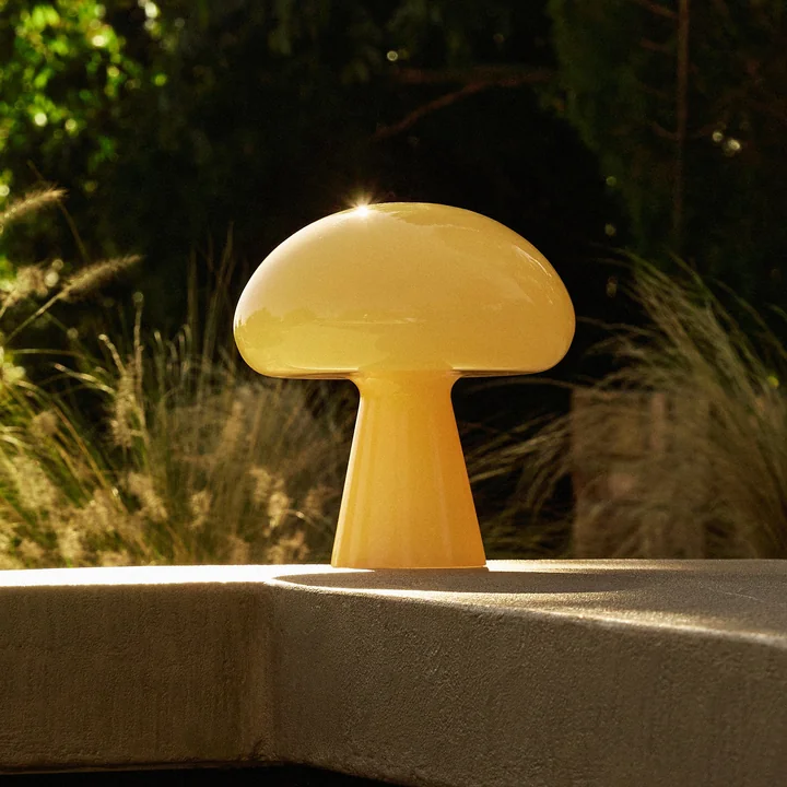 Gubi - Obello LED oplaadbare buitenlamp, zachtgeel