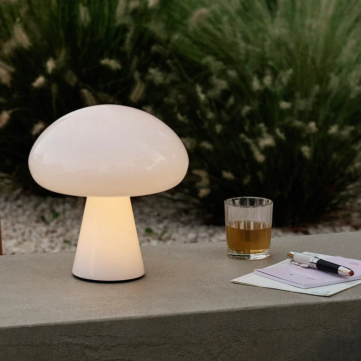 Gubi - Obello LED oplaadbare buitenlamp, parelwit