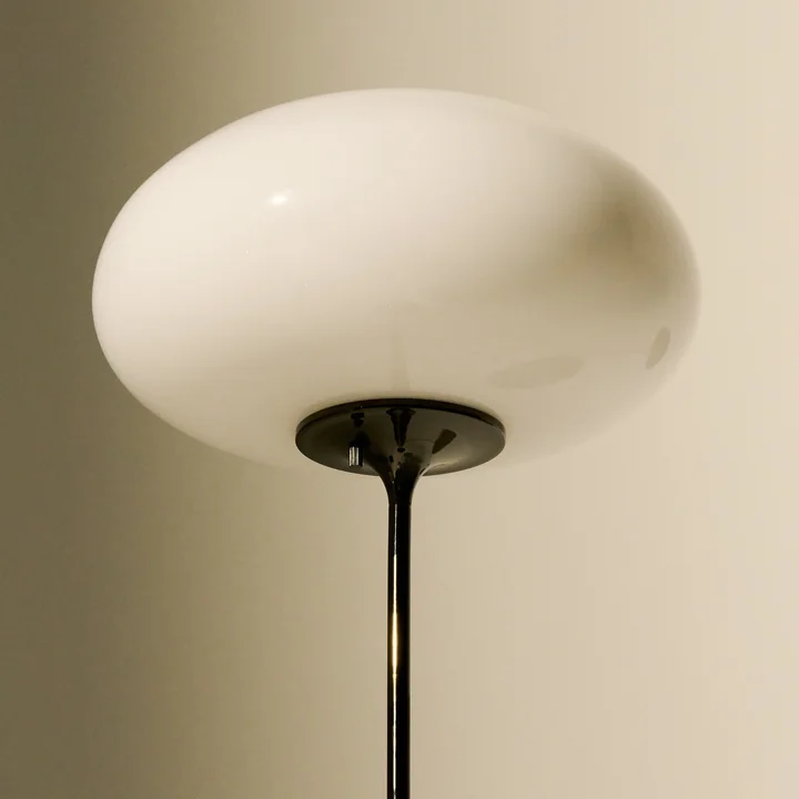 Gubi - Stemlite Vloerlamp, zwart chroom / opaal