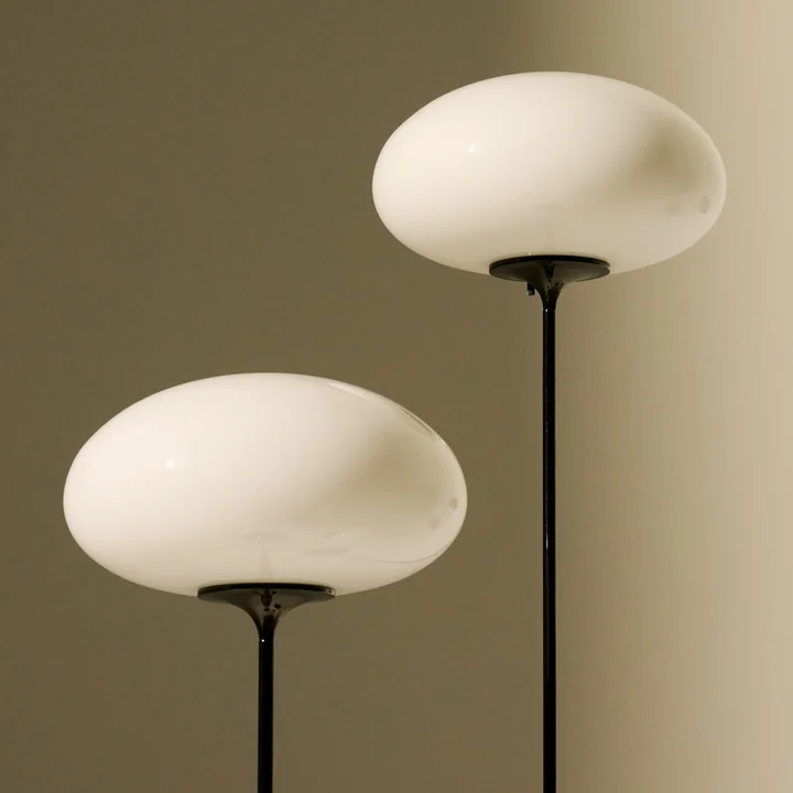 Gubi - Stemlite Vloerlamp, zwart chroom / opaal