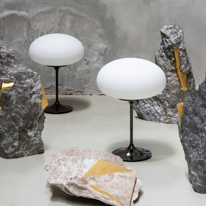 Gubi - Stemlite Tafellamp H 42 cm, chroom zwart / opaal