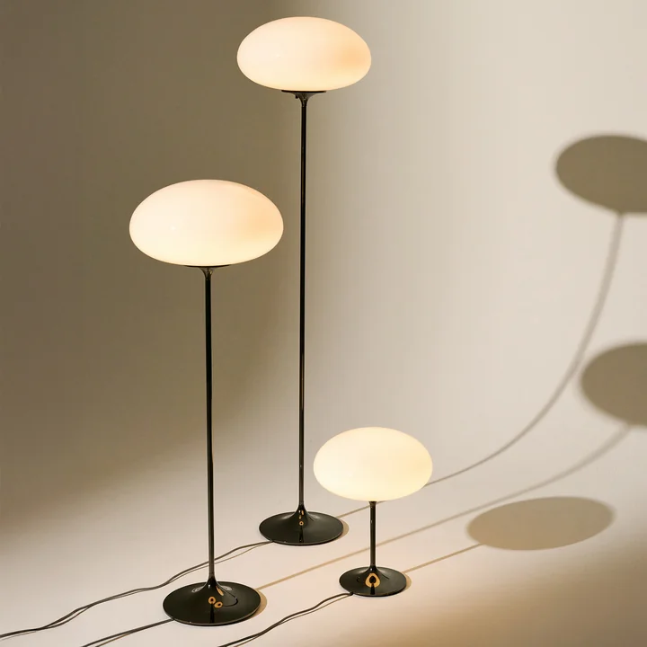 Gubi - Stemlite Staande lamp en tafellamp, zwart chroom / opaal