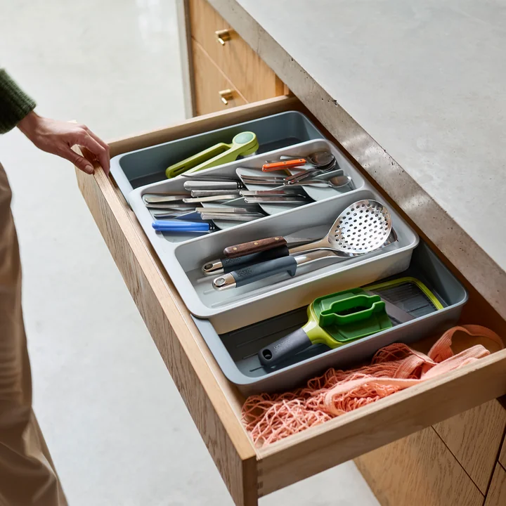 Joseph Joseph - DrawerStore Uitschuifbare besteklade, licht steen