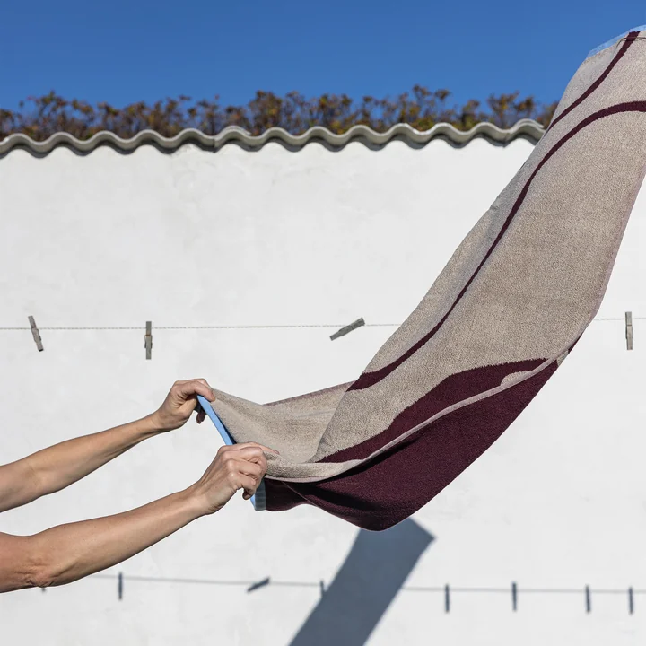 Mette Ditmer - Nova Arte Badhanddoek, 70 x 133 cm, wijn / zand