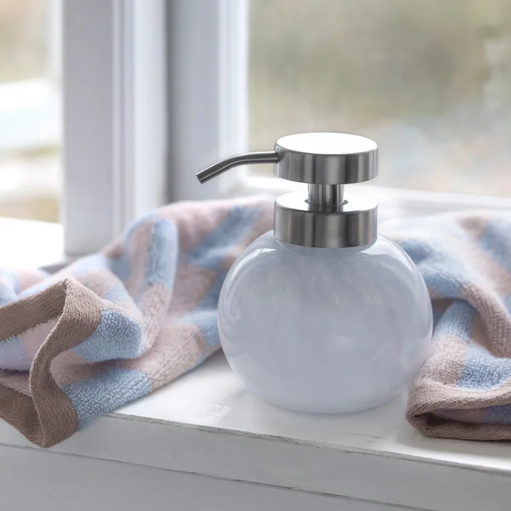 Mette Ditmer - OPAL Zeepdispenser, Ø 10,5 x H 12,5 cm, lichtblauw