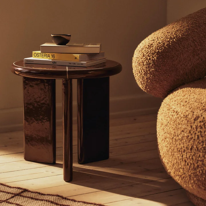 Ferm Living - Deya Bijzettafel voor buiten, Ø 47 x H 45 cm, kastanjebruin