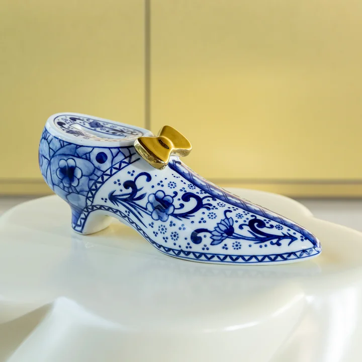 & klevering - Delftware Shoe Spaarpot