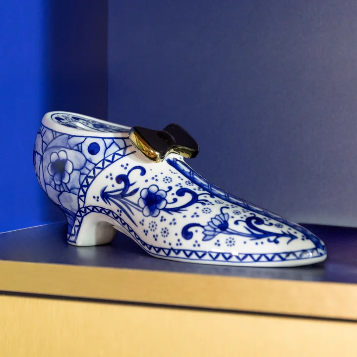 & klevering - Delftware Shoe Spaarpot