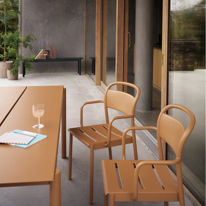 Muuto - Stalen tafel buiten, 200 cm, gebrand oranje