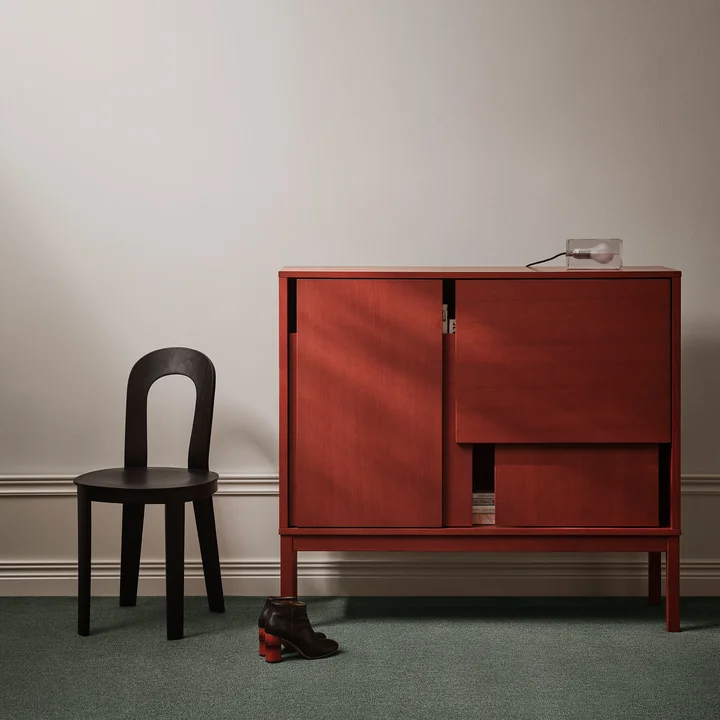 Design House Stockholm - Layer dressoir met poten, rood