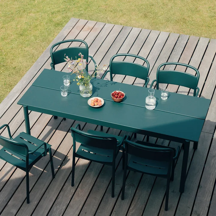 Muuto - Lineair Stalen buitentuintafel en armstoel, donkergroen
